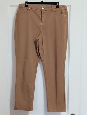 Women’s Chicos So Slimming Girlfriend Ankle Straight Jeans in Tan Size 1.5